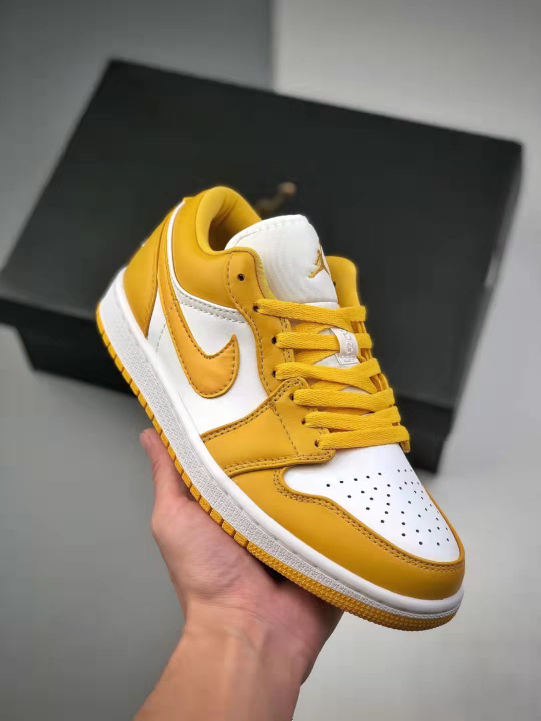 Air Jordan 1 Low 'Pollen' 553558-171: Iconic Sneaker with Vibrant Yellow Aesthetic for Sale