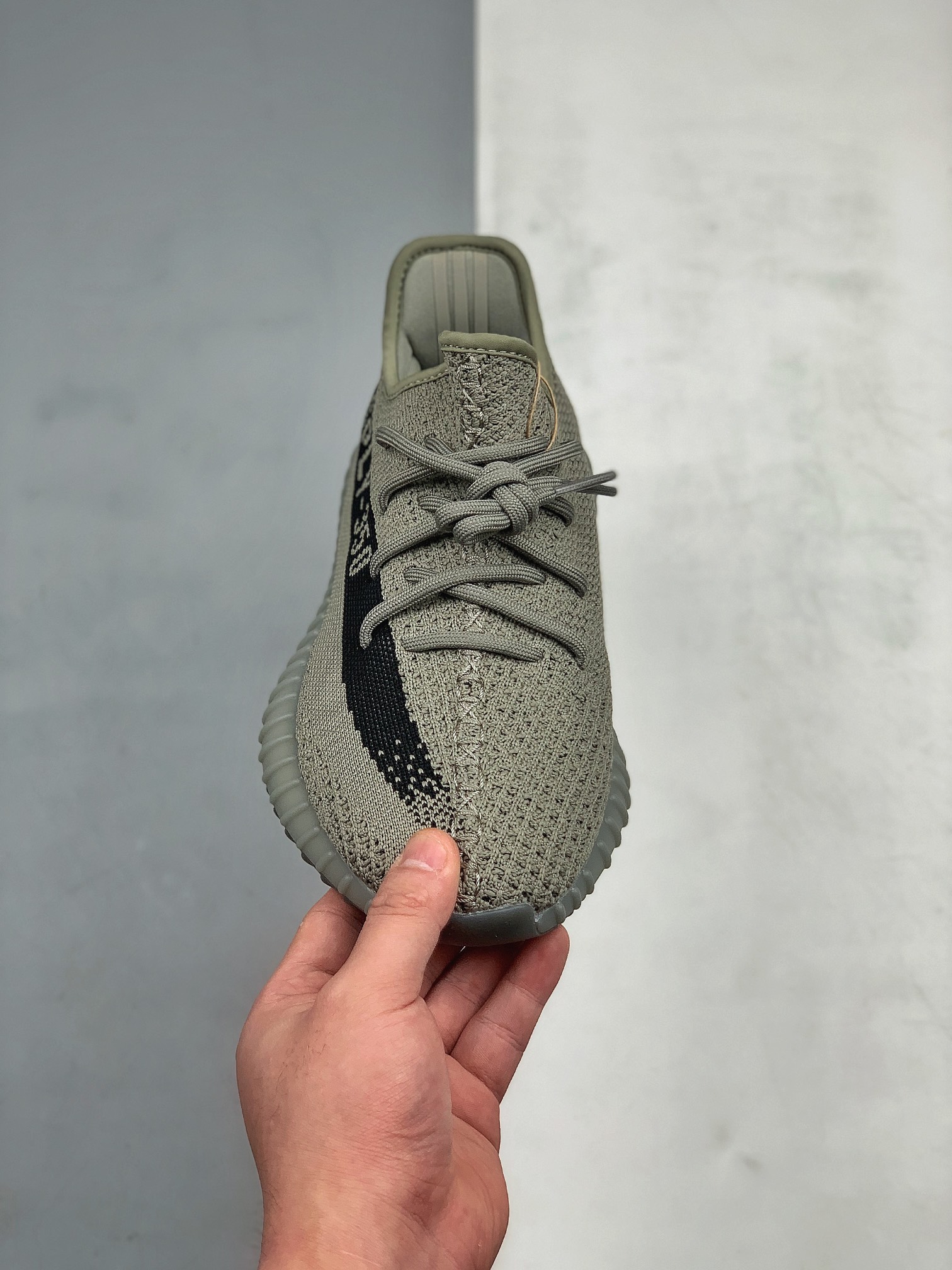 Adidas Yeezy Boost 350 V2 Granite HQ2059 – Supreme Comfort and Style