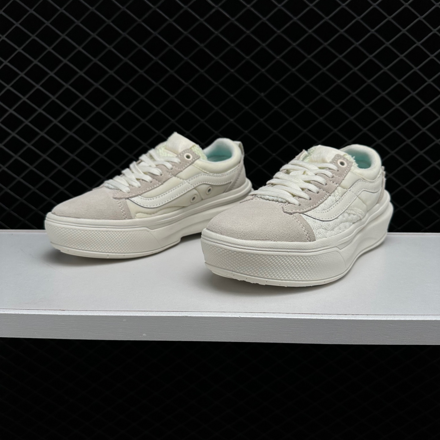 Vans 81312 Old Skool Overt Plus CC White - Shop Now for Classic Style!